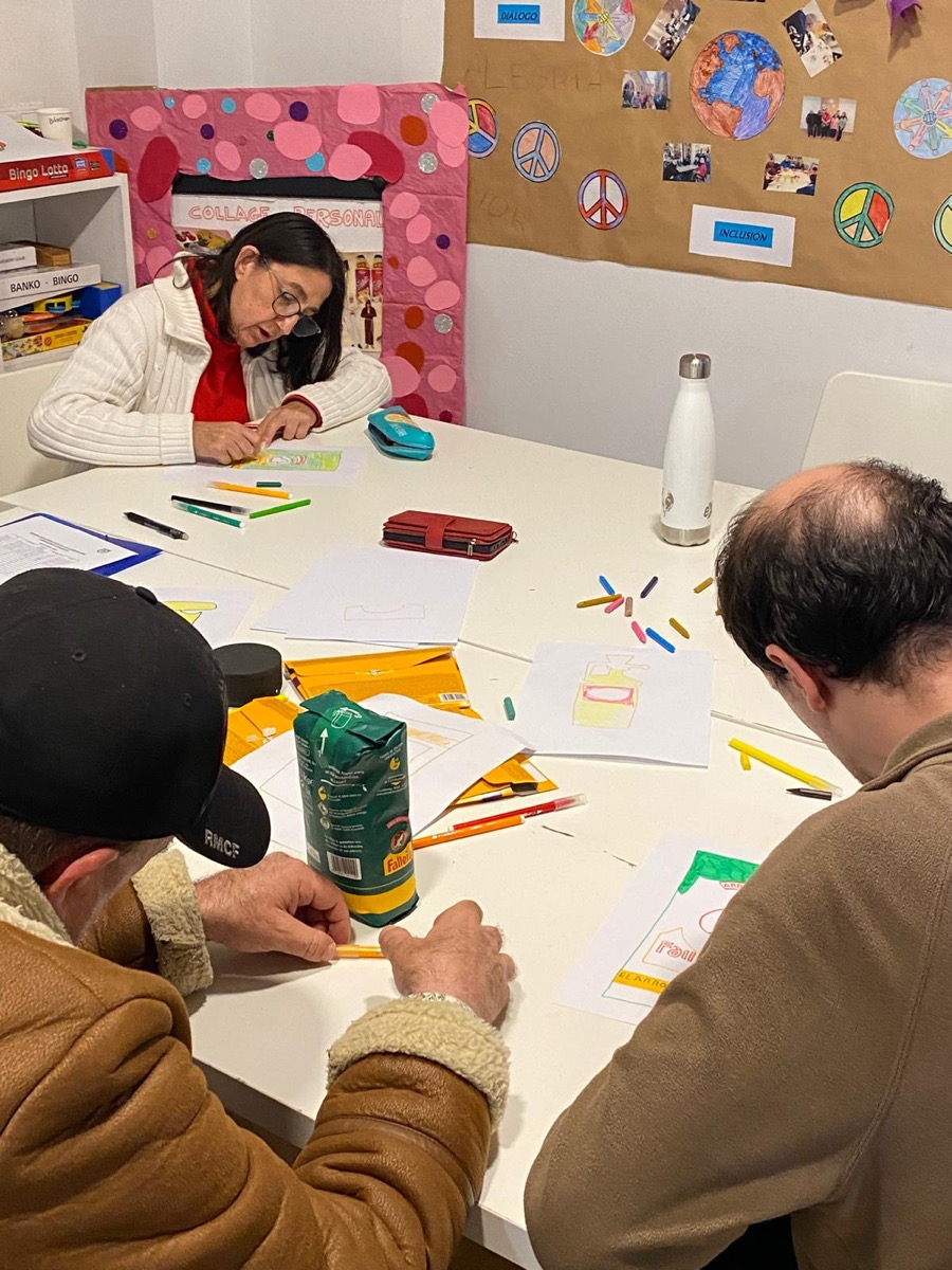 Taller d'art a la Fundació Aldaba: A la taula